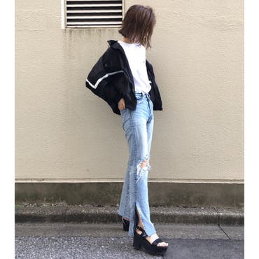  #outfit 
 @shoplist_official  で買ったchampionTとブルゾンとピアス✔︎
shoplist品揃え豊富すぎて
見始めると寝れなくなるやつ😪🖤
championT白にしたから絶対使えるし♩
ブルゾンは横からのシルエットも本当可愛いよ✔︎
✔︎
 #coordinate  #ootd  #outfit 
 #outer  #tops  #piace  #shoplist  #shoplista 
 #denim  #moussy  #moussyjeans  
 #sandal  #grl 
 #mineby3mootd  
 #カジュアルコーデ  #ママコーデ  #プチプラコーデ  #メンズコーデ  #デニムコーデ 