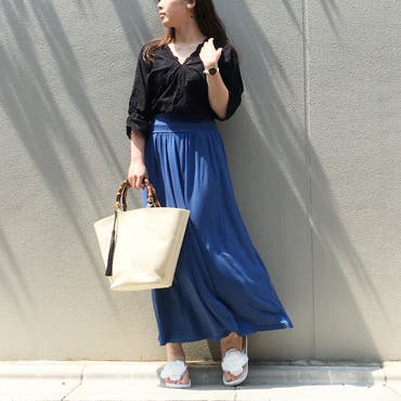 20180501 #今日のコーデ #今日の服
*
#とんこーで
tops, skirt: ( @coca_official_store )
sandal: ( @randa_pic )
bag: ( @jungle_jungle_jgcollection )
watch: ( @danielwellington )
↑15%offクーポンコード【tonco】
pierce: (@___luumii )
*
*
暑い。暑い。暑い
少しでも涼しくなるように、
@coca_official_store のパンチングレースのトップスと、テロンとしたロングスカートを
*
どちらも通販サイト《SHOPLIST》 @shoplist_official でお安くget😍
shoplist、まだまだのぞいてきまーす
*
*
相変わらず #モノトーン 欲が止まらない◆◇
*
明日から楽しみな予定が色々あるので、今週はテーマなしで楽しみます🎶
*
*
いやー、にしても暑い
娘に半袖着せれば良かった💦
汗だくで帰ってきそうだから、りんごジュースを買ってお迎えに向かいます🥤
*
*
*
#SHOPLIST #SHOPLISTA #ショップリスト #ファッション #coordinate #シンプルコーデ #プチプラコーデ #着回しコーデ #mamagirl #ootd_kob #ponte_fashion #大人カジュアル #ママファッション #大人ファッション #アラサーコーデ #30代ファッション #ハンサム女子 #きれいめカジュアル #モノトーンコーデ #chao_app #園ママコーデ #リラックスコーデ #coca #ロングスカート