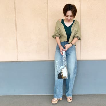 .
グリーンのニットタンク🌿
中に着たブラトップ🌿
クリアバッグ🌿
ぜんぶおにゅー✨
.
.
組み合わせて着たかったやつ✌︎
ぜんぶ  @shoplist_official  で買ったよ＾＾✔️
.
.
タンク  @reedit_official  
ブラトップ  @wego_official  
クリアバッグ marcydorn
ジャケット  @discoat_official  
デニム  @lifes_store  .
.
インナーのブラトップは
ストラップが見えてもかわいいカーキにした🌿✨
水着みたいで良き✌︎✌︎✌︎
2枚目参照✌︎
.
.
 @shoplist_official  に
プチプラ商品ありすぎて
びっくりだったよ☺︎✨✨
.
.
 #shoplist   #shoplista 
 #タンクトップ  #ブラトップ  #ミリタリージャケット   #クリアバッグ  #pvc 
 #プチプラコーデ  #ロカリ  #ママコーデ  #ママファッション  #ponte_fashion   #mamagirl   #グローバルワーク  #ローリーズファーム   #お洒落さんと繋がりたい   #今日のコーデ  #zara   #ungrid   #ビュースタグラマー   #シンプルコーデ  #ユニクロ  #ジーユー  #todayful   #大人カジュアル  #カジュアル  #instafashion   #mineby3mootd   #着回しコーデ  #シルバーアクセサリー 