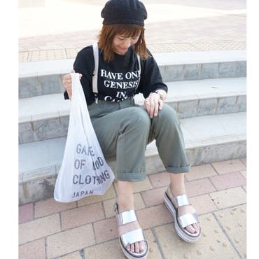 🎵🎵🎵
.
.
#今日のコーデ ☆
.
.
@shoplist_official さんで注文した、tシャツとお靴
.
.
#shoplist さんのは、プチプラで
可愛いのいっぱいあってヤバいね😂😂
.
.
シルバーのサンダル欲しかったから
お安くget出来て嬉しい
.
.
今日のテーマは #やんちゃボーイ w
.
.
日によって色んな服着て楽しむ
.
.
帽子 #shenery
トップス #coca
パンツ #selectmoca
サスペンダー #unitedarrows
靴 #gemini ☆
.
.
#shoplista #サンダル #シルバーサンダル #ショップリスト #きょコ #今日のコーデ #コーデ #コーディネート #カジュアル #カジュアルコーデ #黒t #ベレー帽 #ママコーデ #アラサーコーデ #プチプラコーデ #newin #fashion #ootd #ootdfashion #mamafashion #mineby3mootd #おしゃれさんと繋がりたい