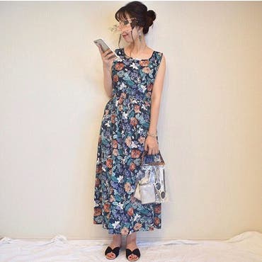 .
.
めっちゃ久しぶりに花柄ワンピース着た🤭🌷
 @shoplist_official  で見つけたよ♡
長めの丈のを探しててやっと出会えた〜♡！
身長164㎝でこの丈感です！
珍しく旦那さんも褒めてくれました😂
ちなみにサンダルも  @shoplist_official  ♡
.
👗  @coca_official_store  .
👡  @reedit_official  .
 #SHOPLIST   #SHOPLISTA   #ワンピース   #サンダル   #PR  .
.
.
 #onepiece   #flower   #sandal   #casual   #simple   #花柄ワンピース   #ロングワンピース   #ノースリーブ   #クリアバッグ   #pvcバッグ   #韓国ファッション   #カジュアル   #カジュアルコーデ   #大人カジュアル   #プチプラ   #プチプラコーデ   #着回しコーデ   #大振りピアス 