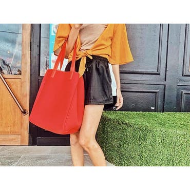 .
最近よく愛用してるこのバッグ👜
軽いしいっぱい入るから便利で😂
マザーズバッグとして使ってるよ♡
.
 #qparis   #qlife   #qp_life  
 #qbag  #picon   #バック  
 #neoprene   #マザーバッグ 
 #SHOPLISTA   @shoplist_official 