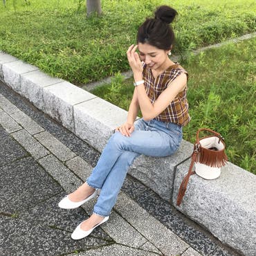 ・
・
・
・
brown × white
・
・
GU のブラウス … 🍂
私は前後を逆にして
着てました−ッ ♬
『 逆だよ ⁇ 』
って言われたけど
間違えてないよ ♡♡
・
・
tops  @gu_global 
denim  @ronhermanstore 
watch  @michelherbelin_japon 
bag  @ayako_tanaka_ 
shoes  @shoplist_official 
 @amiami_shoes 
↪︎ 履きやすくてびっくり‼︎‼︎
色違いも検討中 … 🤔💭