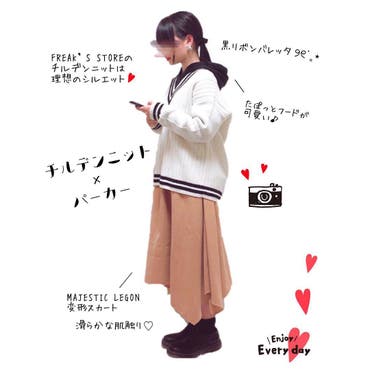 あと数日で今年も終わりですね(*´`*)💭
毎年、年末は何故か寂しくなる〜！笑 🐥
.
.
knit: #freaksstore  
tops: #gu  
skirt: #majesticlegon  
shoes: #shoplist  
earrings: #jam 
hairaccessory: #lowrysfarm  .
.
 #チルデンニット  #黒パーカー  #重ね着  #ヘムスカート  #変形スカート  #革靴  #リボンバレッタ 
 #wear  #fashion  #ootd  #coordinate  #todayscode  #おしゃれさんと繋がりたい  #中学生ファッション  #中学生コーデ  #手書き加工  #手書き風 