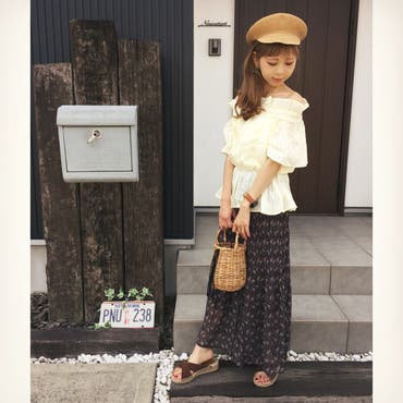 今日のコーデは #shoplist   @shoplist_official  で♪
オフショルトップスは  @murua_official  
フレアパンツは  @avanlily_official  
2点で¥5,000以下って素敵すぎる！
プチプラアイテムからブランドまで、幅広く取り扱っているshoplist 、お買い物しやすくてお気に入りの通販サイト♪
セールも開催中なので、是非チェックしてみてくださいね♪
 @shoplist_official  
 #SHOPLISTA  
 #SHOPLIST  
 #ブラウス 
 #ワイドパンツ   #フレアパンツ  #ショップリスト 
blouse  @murua_official  
pants  @avanlily_official  
shoes  @lifes_official  
watch   @danielwellington  
bag  @kaor1217  
casquette  @ungrid_official  
 #wear   #code   #codinate   #coordinate   #fashion   #ootd   #outfit   #hairstyle   #hairarrange   #コーディネート  #コーデ  #ファッション  #ungrid   #todayful  
 #hair   #今日のコーデ   #summer   #夏  #デニム  #murua   #ムルーア  #avanlily 