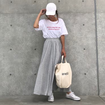 暑い、暑い、暑い☀️
溶けてしまう😂
・
・
・
暑い日は、ゆるコーデが一番😉
ビッグtシャツに、ふんわりマキシスカートでラフに❤️
・
・
・
 #キャップ  ➡︎  @hm  
娘の借りたw
・
・
・
 #tシャツ  ➡︎  @shoplist_official  
赤がポイント♡
・
・
・
 #ロングスカート  #キャンバストート  ➡︎  @copine_ayaiku  ・
・
・
 #スニーカー  ➡︎  @converse_jp  ・
・
・
 #coordinate   #コーディネート   #白t  #トップス  #shoplist   #shoplista  #マキシスカート   #大人カジュアル  #ママコーデ   #ママファッション   #ゆるコーデ  #おしゃれさんと繋がりたい   #おしゃれ好きな人と繋がりたい   #カジュアル   #コンバース  #スニーカー女子   #anello   #プチプラコーデ   #ponte_fashion   #mineby3mootd  #fashion   #mamafashion   #outfit   #夏コーデ   #スナップミー 