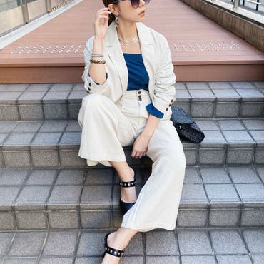 麻混なので夏まで使えるセットアップ♡ジャケットはサラッと羽織っていただけて、デニムと合わせても◎ワイドパンツは後ろゴムになっているのではきやすさ抜群です♡