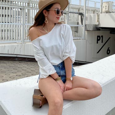 この時期マストに使える裏毛トップス！ワンショルダーにしなくても着用していただけます♡短丈になっているので足を長く見せてくれます♡