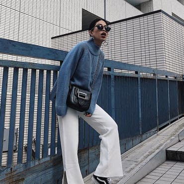 フロントラインのデザインがポイントの ニットTOPS。 BOTTOMはニット素材で締め付け感もないので とても履き心地抜群♡