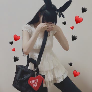 ❤︎ 20190706 ❤︎ ㊏
・
・
「🐭🖤🏰」
・
・ 
載せ忘れ😶
この前の  #ディズニーコーデ   は、
 #オズワルド  ミッキー 意識の
 #モノクロコーデ 🖤🖤🖤
・
・
ティアードの  #レーストップス  は、
 #デコルテ  も背中も
がっつり開いてます🤫(余り見えないけど、笑笑)
・
・
━━━━━━━━━━━━━━━
 #ootd  #fashion  #cordinate  
 #outfit   #ootd4nylonjp  #nylongirl  #instafashion 
 #いつコ 
 #東京ディズニーランド  #ディズニー  #disneyland  #tdl  
#디즈니#미키#스윗츠#포토제닉
 #黒髪  #前髪ぱっつん  #ロングヘア  #ブラコ 
 #フレアパンツ  #humanmade  #shoplista  #honestboyz  
 #お洒落さんと繋がりたい  ✧︎
━━━━━━━━━━━━━━━