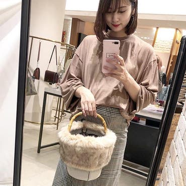 .
.
 @tottie_bag  のpopupにいってきたよ❤️.
.
ファーのついてる
bagにばかり目がいく..🤗.
.
結局2枚目のbagにしました💕 .
.

阪急西宮3階で9/25まで開催されてますっっ❤️  #tottie  #tottie_bag 
 #sweet10月号 
 #本革バッグ 
 #shoplist  
 #shoplista  
 #トップス 
