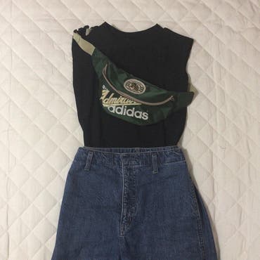 .
着まわしタンクトップコーデパート②☟☟ .
トップス☞黒タンクトップ（ @Shoplista ）
カバン☞（古着）
ズボン☞（ @kastane ）
.
ボーイッシュコーデにも🙆‍♀️✨ shoplist  #shoplista   #kutir   #coordinate   #today   #fashion   #natural   #instagood   #black   #SHOPLISTA  #instafashion    #bag   #pouch   #コーディネート   #ハイウエストパンツ   #春コーデ  #  #きまわしコーデ  #ショップリスト   #今日のコーデ 