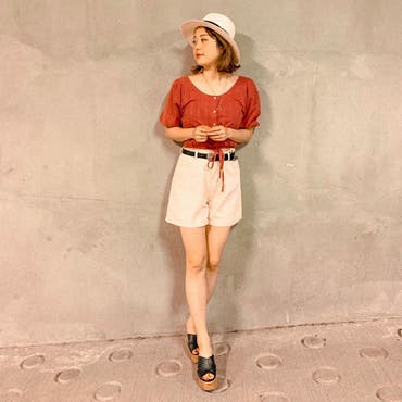 🐬🌴🏖
.
.
 #yukipii_ootd 
.
.
tops  #searoomlynn  
pt  #shoplist 
acce  #H &M
hat & sandals  #ZARA 
belt  #lilpolgy1993  .
.
topsはsearoom👚
後ろもボックス型にがっつり
あいていて、女性らしい
ラインが出せるアイテムです✨
ワイドパンツとかと合わせたい^_^
.
.
whiteのショーパンが欲しくて
探していたら私の年でも
履きやすいAラインのパンツを
発見しました〜〜！
ウエスト3段階くらい調節
できるのでベルトなくても
どうにかなる！
Aラインのハイウエストパンツは
脚長、細く見せるアイテム鉄板です✌︎('ω')✌︎  #shoplista 
 #shoplist 
shoplist_official 
 #ザラ 
 #fashion   #fashionista 
 #ssw   #yukipii   #singersongwriter 
 #おしゃれさんと繋がりたい  
 #fashionable   #fashionblogger 
 #instafashion   #fashiongram  
 #コーディネート   #コーデ   #ootd   #outfit   #insta_fashion   #vintagestyle 
 #yukipii_ssw  
 #ブリーチカラー    #韓国ファッション  #モード系ファッション   #被写体 