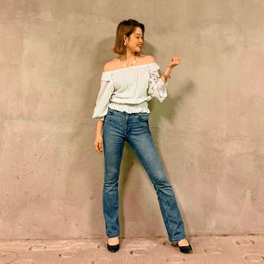  #yukipii_ootd  .
.
tops  #MURUA 
denim  #HM 
shoes  #GU 
acce  #HM 
watches  #michaelkors  .
.
フレアデニム👖
そしてオフショルブラウス👚
.
いつもと少し雰囲気変えてみました🌟
.