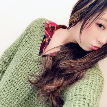 .
.
.
.
今日は風が寒すぎる🥶🥶
.
ってことで久々の、お仕事コーデっ👚
この前 #shoplist で買った赤のネルシャツに
#foever21 の緑ニット😳👌
下にはさらにキャミヒートテック笑笑
更にお腹に貼るカイロ仕込んでる。
さむいの無理 🤭🤭笑
いいんです見えなければ!!!笑笑
パンツは普通のデニム合わせてます👏
.
ニット写したくて撮ったら半顔になってしまった笑
.
はて、今日お休みの方は
しっかり休んで
お仕事の方は頑張りましょうっ😤😤
.
.
.
#ママ #ママコーデ #ママスタイル #今日のコーデ #今日の服 #ファッション #大人カジュアルコーデ #シンプルコーデ #mamacode #fashion #code #cordinate #instagood #instalike #instagramjapan #japan #ootd #tflers #インスタ女子 #お洒落さんと繋がりたい #カメラ好きな人と繋がりたい #シンママ #シングルマザー @forever21 @shoplist_official