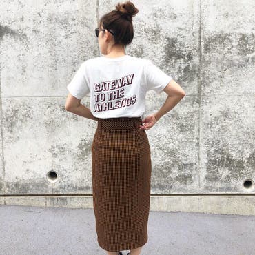 レトロ風なデザインのロゴがかわいい❤️
ゆったりデザインで着心地もGOOD🤙 ------------------------------
▽Tシャツ
 #バックロゴTee  
 #ungrid 
 #MKSW0021704 

商品はタグ付けからCHECKしてね🕊
------------------------------
.
  #SHOPLIST   #SHOPLISTA   #LiSTA   #ショップリスト   #ショップリスタ   #shoplist_ootd   #プチプラ   #プチプラコーデ   #インスタコーデ   #プチプラコーディネート   #着まわしコーデ   #インスタファッション   #コーデ   #コーディネート  #fashion   #outfit   #ootd   #code   #coordinate   #156cm   #ロングスカートコーデ   #スカートコーデ   #カジュアルファッション  #ロゴT   #Tシャツコーデ   @shoplist_official 