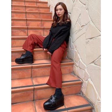 初めて shoplist_official でお洋服購入した( ᷇࿀ ᷆ )

レディーライクなオフショルニット可愛くてお気に入り🥰この色の他にも春カラーたくさんあって迷った🤔

パンツもお気に入り🤤どっちも
murua_official のものです🥀 .
 #shoplist  #shoplista  #murua  #murua_official  #tops  #bottoms 