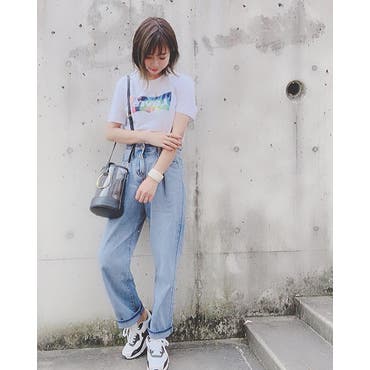 こんにちはーー☺︎
.
.
.
今日のコーデ♫
shoplist_official のハイウエストタックデニム☺︎これほんまにシルエット神デニム💋
.
.
ウエストきゅ！と、ユルっと感のバランスが絶妙♡ポケットのデザインも可愛いから2枚目見てみてなー✌︎
.
.
ワイドバングルも #SHOPLIST  ♫大理石柄が気に入ってぽちり☝️
.
.
Tシャツは #levis  ✌︎
 #クリアバッグ   #grl  です♫
.
.
.
最近ずーっとこれはあかんってくらい引きこもり気味...😀ナメクジ状態..w
.
.
あーちょっと遊びたいなーと思っても自分からなかなか誘われへん😂そーこー考えてるうちに１日が終わる..🐒wだから誘ってねw🤲
.
.
.
みんなは誘える？誘われ待ちタイプ？w
.
.
.
.
.
.
.
 #instalove  #shoplista  #shoolist  #titivate  #classicalelf  #ナイキスニーカー  #デニムコーデ 
 #きょコ  #今日のコーデ  #今日の服  #大人可愛い  #大人カジュアル  #カジュアルコーデ  #fashion  #style  #ootd  #instagood  #instafashion  #夏コーデ  #cordinate   #コーデ  #コーディネート  #おしゃれさんと繋がりたい  #お洒落さんと繋がりたい  #ママコーデ  #ママファッション 