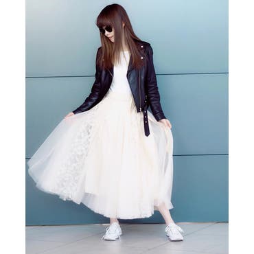 ・
・
レースとチュールの切り替えが可愛い  @corners .official のスカート♪ ・
・
ウエストは総ゴム仕様なので、とっても履きやすくボリューム感もちょうど良い💮
・
今日、 @shoplist_official  でCORNERSが20%OFFになっていました🛍✨
・
・
・
 #corners_style  #corners  #shoplist  #ショップリスト  #プチプラコーデ  #スカート  #スニーカー  #ライダース  #通販  #プチプラ  #春コーデ  #着まわしコーデ  #カジュアル  #シンプルコーデ  #コーデ  #ファッション  #カジュアルコーデ  #おしゃれ  #ファッション  #code  #coordinate  #fashion  #ootd 