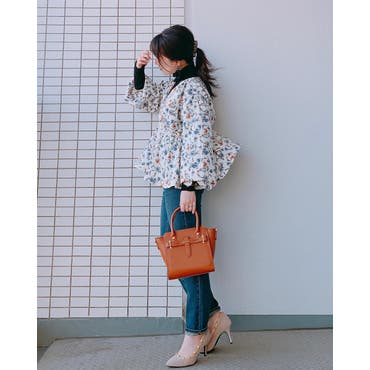 2019/2/27
ボーイフィットデニムがとてもフィットしているよ🙃
*
*
tops shoplist_official #花柄ブラウス
knit fifth_store #リブタートルネックセーター
denim muji_global #ボーイフィットデニム (サイズ22)
shoes shoesincloset_official *
*
買う前に試着した時は付かず離れずのフィット感に惚れたこのデニム👖
どうやら先日のヤバイ筋肉痛で太ももに筋肉でもついたかなっ
バッチバチにフィットしてる🥶
*
あと、このデニムどーしても解せぬ位置にポケットがあるのだよ🤦♀
内側にもケツポケがあって、とてもジャマだ🤩💨
UNIQLOの新しく発売された #ハイライズスキニーアンクルジーンズ を試着してみたいなー🥳
*
*
少し暖かくなってきたんで、花柄ブラウスひらりんちょ🌸💕
胸下に切り替えがあって、バールーンスリーブのお袖も良き👌
*
*
ほいじゃ、花粉に負けずに頑張ろーっ🤧
*
*
*:.。..。.:+・゚・:.。..。.:+・゚・*:.。..。.:+・゚・:.。..。.:+ pomu.meでプロフィールのリンクをまとめたよー🙋♀💨
ブログ更新してます🤗🆕
mph.happy のリンクから遊びに来てねっぴこ
*:.。..。.:+・゚・:.。..。.:+・゚*:.。..。.:+・゚・:.。..。.:
*
*
#無印コーデ #fifthtl #shoesincloset #shoplista #大人カジュアル #プチプラコーデ #低身長コーデ #アラサーコーデ #30代ファッション #30代コーデ #おチビコーデ #おちびの輪 #おちびコーデ #153cm #153cmコーデ #153センチ #locari #mineby3mootd #fashionblogger #followme #cordinate
#太もも痩せたい ←今回は筋肉がついたということでポジティブに捉えることにした🤪
#人に甘く自分にもっと甘く
#甘すぎて胸焼け 🥺