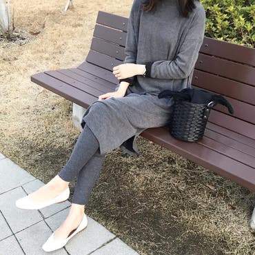 shoplist_official で購入したワンピースとリブレギンス𓀠″
.
.
onepiece / andme_official .
.
袖を折り返すとblackがチラ見えするところが可愛い♡″
たくさんのカラバリですごい悩んだ𓀓″
.
.
最初にカゴにいれてた新色のブラウンも絶対可愛かっただろうなꕺꕺ
.
.
リブレギンスも持ってないカラーにしたらワンピとだだ被り///w
スリットなしのレギンスだから足首細く見える𓍣
.
.
オールグレーもなかなか上品に見えるじゃん🤔♡″