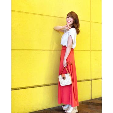 .﻿
リラックスムードなオレンジスカート🍊☺️
﻿
﻿
ワンピース風にも着こなせる2way仕様で、
今回はスカート風に穿いてみました🙋‍♀️💓﻿
長め丈で程よくラフな生地が可愛くて
一目惚れでゲット✨﻿
小物はベージュやゴールドで統一しました🧡﻿
﻿
﻿
今回のコーデアイテムは全て﻿
shoplist_official ﻿
全身総額  #1万円コーデ  😧﻿❣️
﻿
バックと靴にアクセサリーまで揃えられたのは、﻿
今、MEGASALE期間だからなのですっ🥰﻿
お得なセールは7月8日（月）まで⭐️﻿
﻿

このサンダル👡結構ヒール高いのに、﻿
軽くて履きやすくてシルバーも﻿
イロチ買いしました🥴❤️笑﻿
衝動買い…🥺笑﻿
﻿
﻿
 #今日の服  #今日の一枚  #きょコ  #今日のコーデ #🍊 #オレンジ  #プチプラコーデ  #プチプラ高見えコーデ  #SHOPLIST  #ショップリスト ﻿
﻿