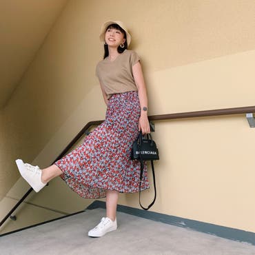 ⠀
shoplist_official ⠀
MEGASALEで購入した⠀
１万円以下でもトータルコーディネート♡⠀
⠀
トップス ¥1474⠀
スカート ¥1638⠀
ホワイトスニーカー ¥1327⠀
⠀
MEGASALEは7月8日まで開催⠀
お早めにね（╹◡╹）⠀
⠀
 #shoplist  #shoplista  #SHOPLIST ⠀
 #SHOPLISTA  #1万円コーデ ⠀