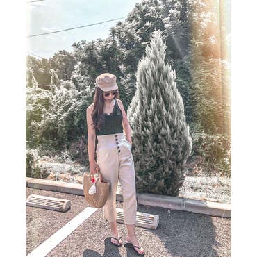🌴
お気に入りのパンツ👖💓
ボタンいっぱいで脱ぐの大変だけど
脚長く見えるし←これ重要
形もキレイだから好き💚
.
.
.
 #いつコ  #ファッション  #コーディネート  #ハイウエスト  #キャスケット  #ショップリスト  #夏コーデ  #ビーチスタイル  #アズール  #タッセル  #アナップ  #coodinate  #fashion  #fashionista   #instafashion  #style  #beachstyle   #azulbymoussy  #shoplist  #anap  #summerstyle 