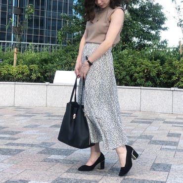 お仕事コーデ👓
シックなカラーでまとめて大人っぽく✨

Aラインのフレアスカートは、ニットと合わせると秋先まで使えてgood！ .
------------------------------
.

 #ロングスカート 
 #millennialgeneration 
🔍［Aライン 小花柄ミモレスカート］

 #バッグ 
 #altrose 
🔍［バイカラービッグトート］ ------------------------------
.

 #SHOPLIST   #SHOPLISTA   #LiSTA   #ショップリスト   #ショップリスタ   #プチプラコーディネート  #着まわしコーデ   #ワントーンコーデ  #サマーコーデ  #夏コーデ  #通勤コーデ  #通勤スタイル  #通勤服  #通勤カバン  #通勤バッグ  #きれいめコーデ  #きれいめカジュアル  #大人ファッション  #シンプルコーデ  #大人カジュアル  #キレイめカジュアル  #大人カジュアルコーデ  #高見えコーデ  #デートコーデ  #鎌倉デート   @shoplist_official 