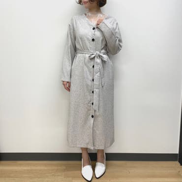 ホワイトのワントーンコーデ☆
ワンピースがVネックなのでレースインナーをプラス！より上品な大人コーデに仕上がります！