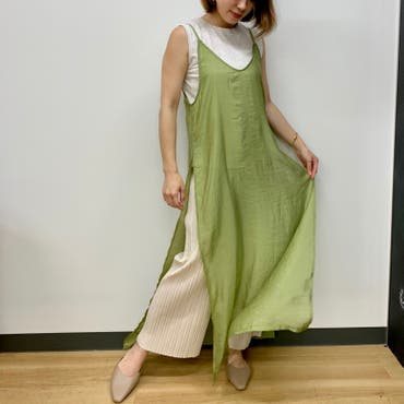 グリーン×ナチュラルカラーのレイヤードスタイル◎
楽に履けるリブパンツは私の身長で丁度よく履けました♪

キャミワンピースは旬なシアー素材がオシャレに見せてくれます！

フラットパンプスは雨にも普段使いにも使えるのでかなり使えそうです◎