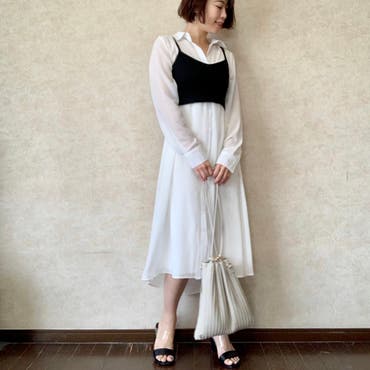 シアー素材のシャツワンピースのインナーにM丈のホワイトを合わせました◎
柔らかい素材が着心地も抜群です！

モノトーンでシンプルに♪