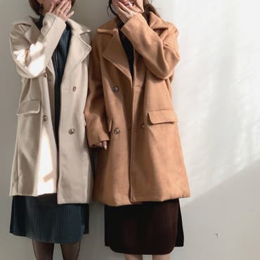 ニットワンピースとチェスターコートのシンプルながらも可愛く着こなせる組み合わせ！
色違いで双子コーデもおススメです☆