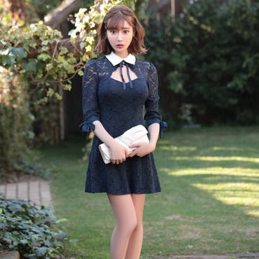 襟つき総レース×バストカットで
キュートとセクシーを両立。
バッグはリボンデザインでキュートを全面にプッシュ！
シンプルなバッグと合わせても◎