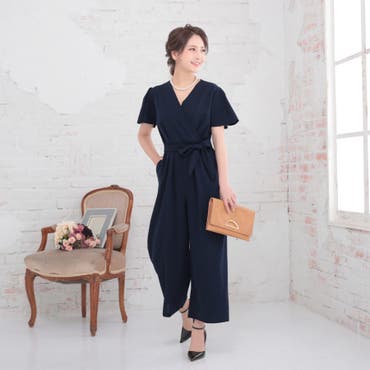 暗すぎず華やかすぎないネイビーに
上品なキャメルカラーバッグを合わせて
大人女子感をアップ◎