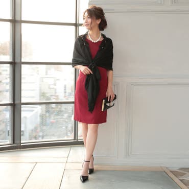 ワインレッドのワンピースに
ブラック小物でクール×上品に♪♪

ブラック小物にあるパールでさらに
上品感を演出してくれます◎