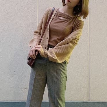 ベージュ×グレーチェックの大人コーデ(^-^)
カーディガンはカラバリ豊富で触り心地も良きです◎
【スタッフ/161cm】