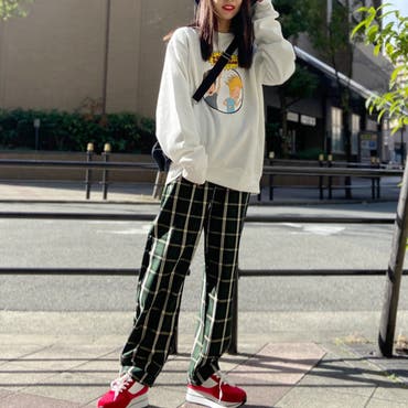 カラーがポイントのカジュアルコーデ☆
足元はスニーカーでアクティブに合わせるのが◎
暗くなりがちな冬に、オススメコーデです！！