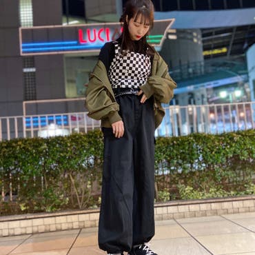 フラッグチェックのビスチェをカーゴパンツにあわせることで
個性的なオシャレコーデに！ 
ビスチェや、カーゴパンツ、チェック柄など
トレンドがいっぱい詰まったオススメコーデです！＾＾