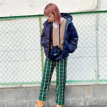 カラー使いがポイント☆
トレンドのチェックパンツをさらに引き立てる
カラーソックス＾＾
モノトーンになりがちな冬におすすめコーデです！

【スタッフ/170cm】