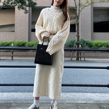 アイボリーワントーンコーデ♪♪
シューズも淡いグリーン合わせで、まとまり感のあるコーデに(^ ^)
バッグはブラックで甘くなりすぎない仕上がりに☆

【スタッフ/157cm】