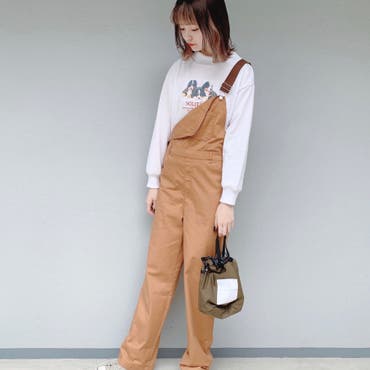 可愛いアニマルのグラフィックスエット×チノオーバーオールの
カジュアルコーデ☆
オーバーオールはインナーによって雰囲気をがらっと
変えられるので、おすすめです！

【スタッフ/170cm】