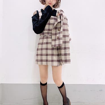 ジャケットとビスチェ、スカートの
セットアップコーデ☆(^-^)
インナーを変える変えるだけ様々なコーデを
楽しめます♪♪

【スタッフ/163cm】