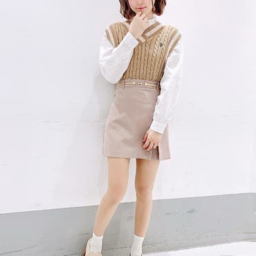 人気のPOLOアイテムを使ったガーリーコーデ❣ニットベストは合わせるインナーによってガーリーにもカジュアルにもどちらにも使えるので便利でオススメです!ブラウン×ピンクの組み合わせはバレンタインコーデになるのでとっても可愛いです(^-^)
【スタッフ/163cm】