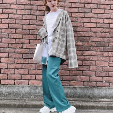 春注目のカラーパンツを使った春コーデ(^-^)
メンズアイテムのジャケットを使用することで、より女性らしい印象に♪♪【スタッフ/152cm】