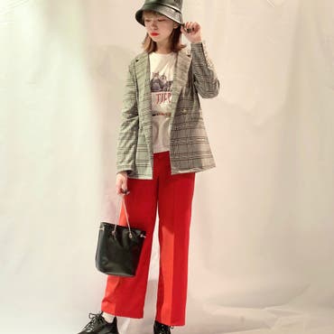 春注目のカラーパンツを使った春コーデ(^-^)
ジャケットはロンT合わせでカジュアルな印象に☆
【スタッフ/170cm】