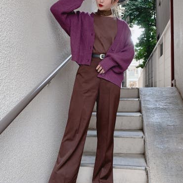 パープルの差し色がポイント！
カーディガンはショート丈でワイドパンツとの相性◎
カラバリも豊富なのでおすすめです！＾＾
【スタッフ/152cm】