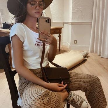 小物もベージュとブラウンでまとめるとスッキリした印象に☆