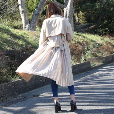 エアリーで軽やかなシフォンプリーツ素材が風に揺れる度ふんわりと女性らしいシルエットに仕上げてくれます◎