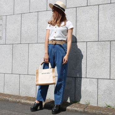 ゆるっとシルエットのデニムパンツは使い回し力抜群◎
ハイウエストデザインだから脚長効果も♪